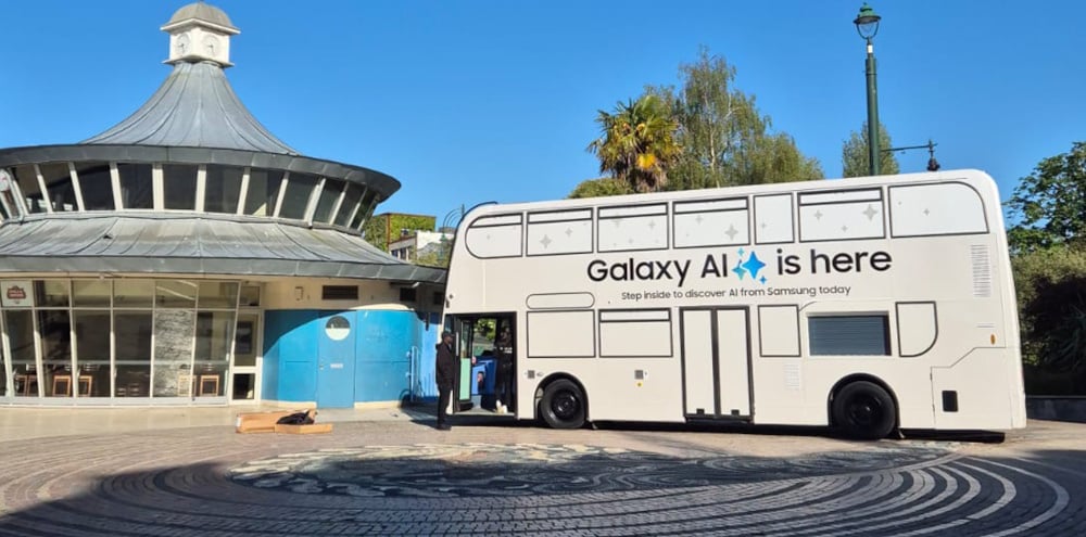 Samsung chose to hire a double-decker bus, and this is it in situ ready for the event